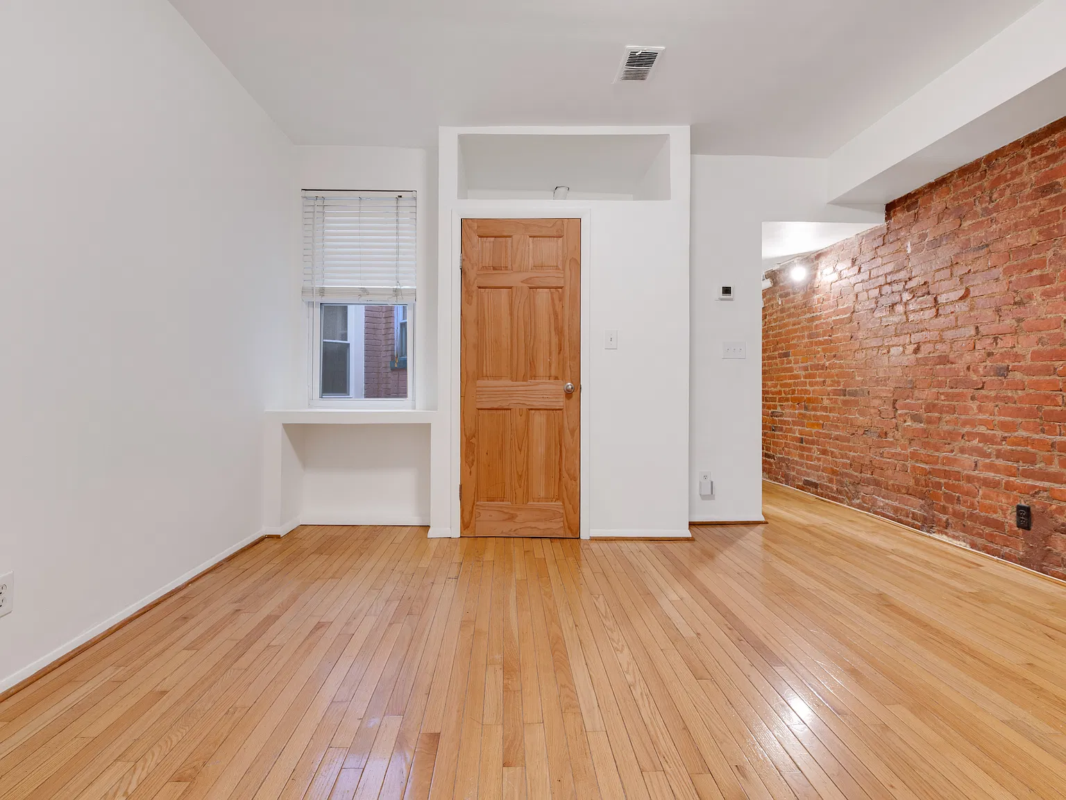 2 bed/1bath Townhome on Duncan PL — Photo 3