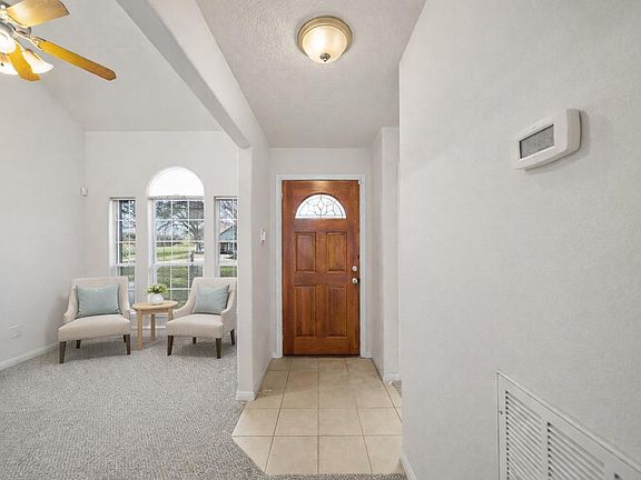4th image of 1140 Thomas Dr