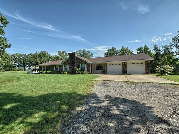 4th image of 425 Pecan Dr