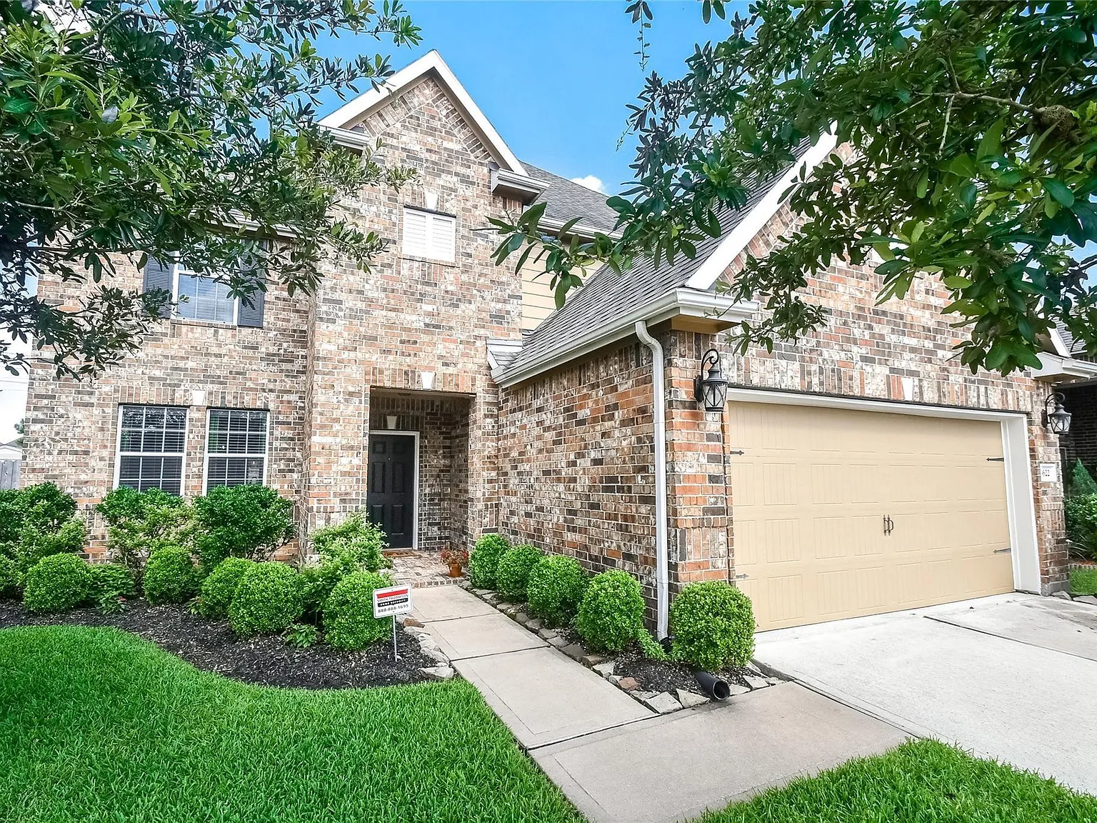 4 bed, 3.5 bath, 2415 sqft, $2,600 — Photo 1