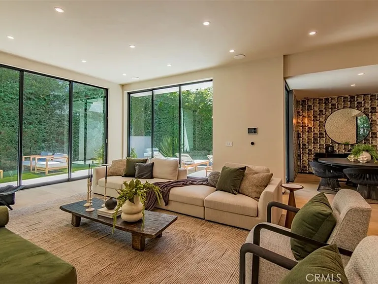 9018 Dorrington Ave — Photo 15