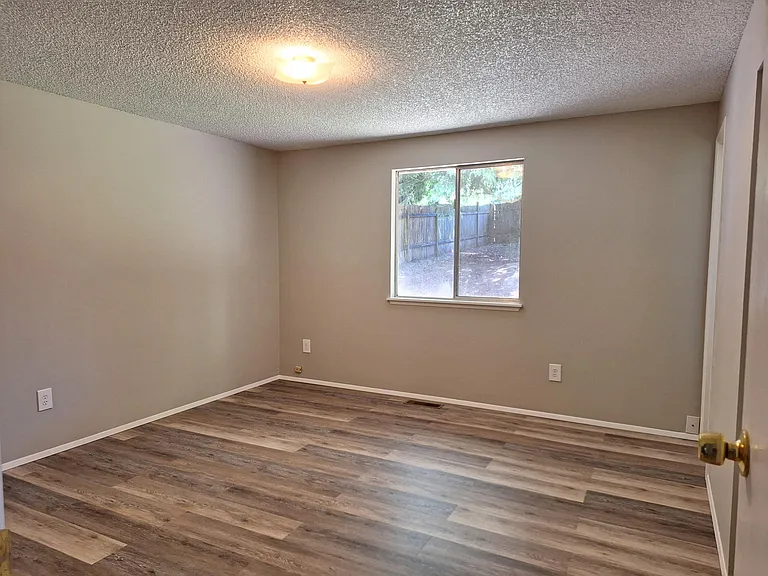 265 NE Silver Pine Dr — Photo 11