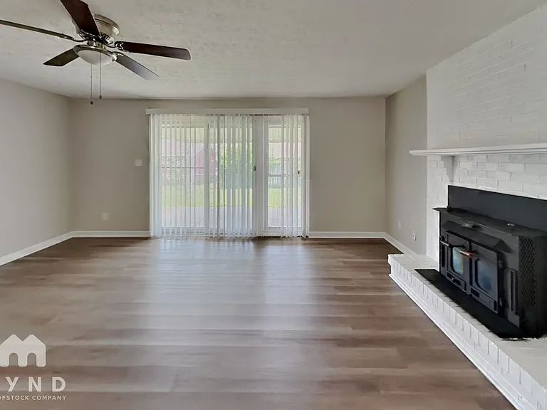 1739 Pickering Dr — Photo 2