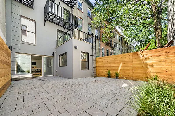 Sold by Park Property Advisors | media 27