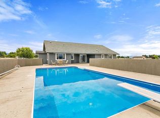 1382 E Dutton Rd, Eagle Point, OR 97524