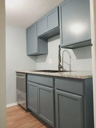 Building Photo - 811 S Mesquite St #4