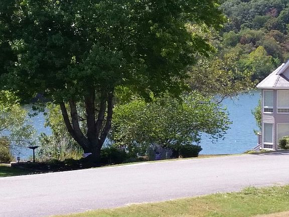 3rd image of Lakeside Dr