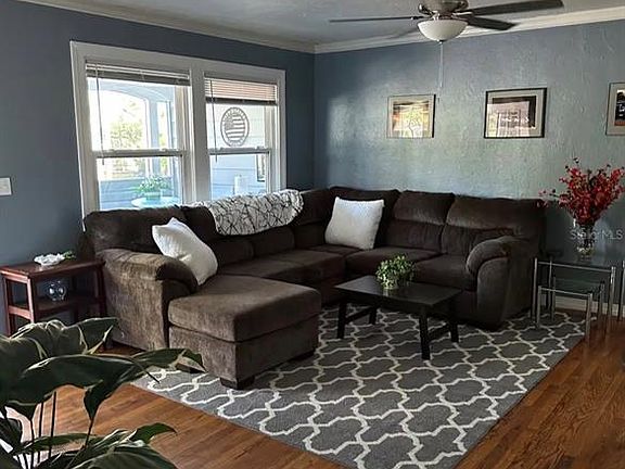 4th image of 1371 Lakeview Dr
