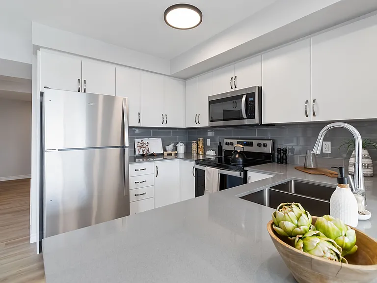 425 Watson Pkwy N — Photo 38