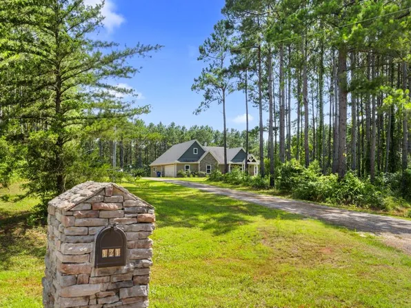121 Buck Aly, Douglass, TX 75943