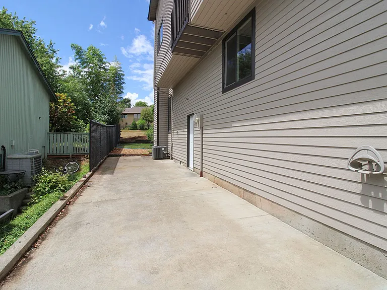 12047 SE 115th Ave — Photo 35