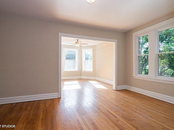4th image of 2038 W School St APT 2E