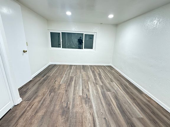 3rd image of 5500 Pacheco Blvd #B