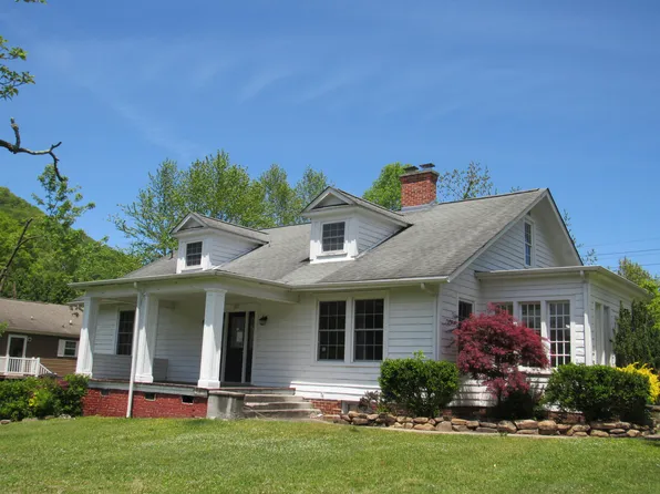 217 Shawnee Ave W, Big Stone Gap, VA 24219