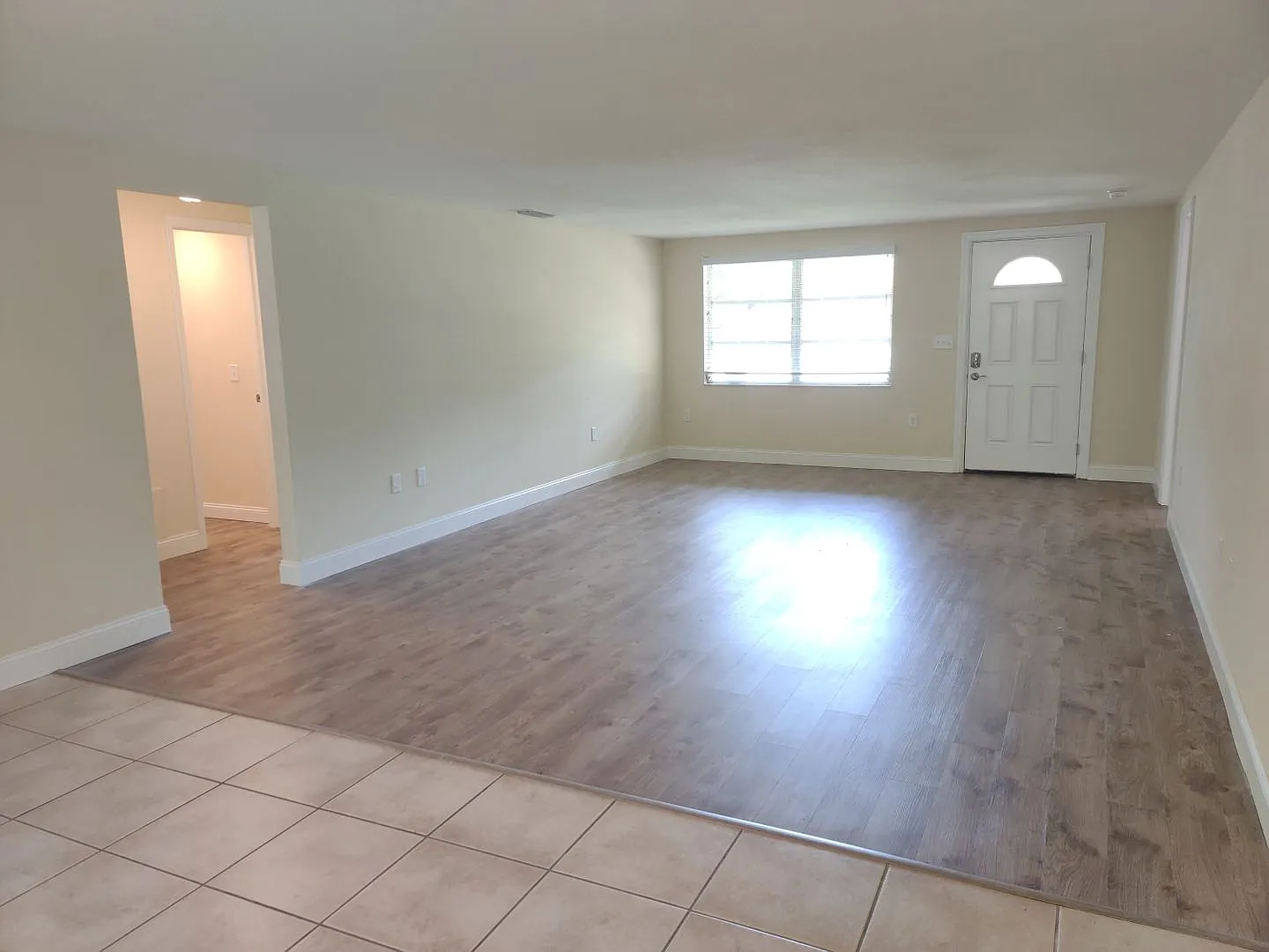 Annual Rental Charming Updated 4 Bedroom, 2 Bath Venice Home! — Photo 3