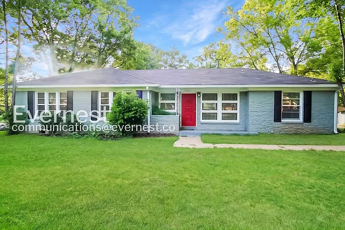 3 bed, 1.0 bath, 1601 sqft, $1,395 — Photo 1