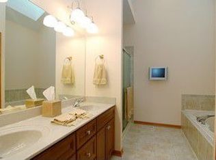 39W450 S Mathewson Ln, Geneva, IL 60134