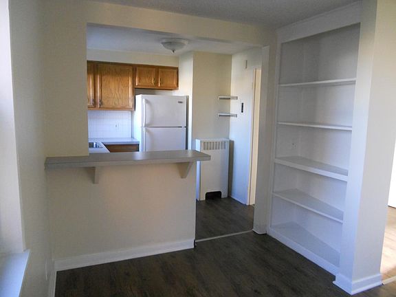 3rd image of 738 Englewood Ave APT 2