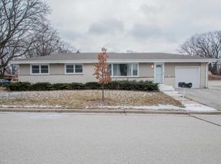 9609 W Hope Ave, Wauwatosa, WI 53222