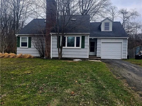 12 Meadow View Dr, Penfield, NY 14526