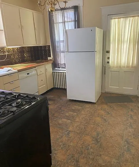 57 N Pine Ave #1 — Photo 22