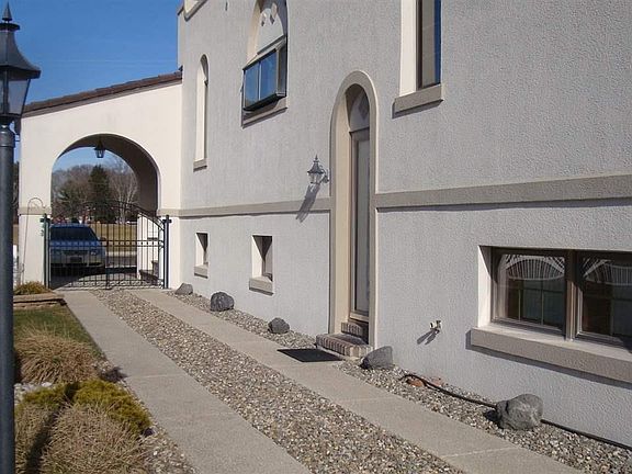 2nd image of 391 W Poplar Ave