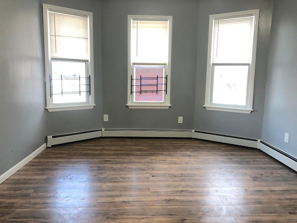 1st image of 337 S 11th St Floor 1