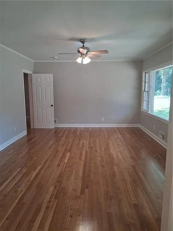 3 bed, 2.0 bath, 1327 sqft, $1,900 — Photo 4