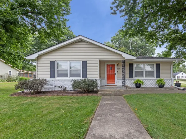 607 S Elm St, Louisburg, KS 66053