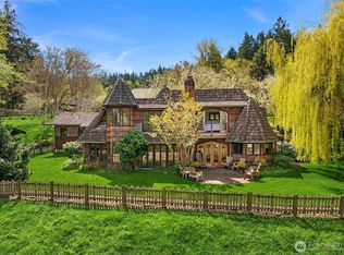 5622 Rose Loop NE, Bainbridge Island, WA 98110