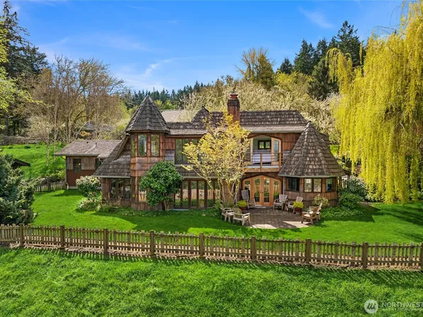 5622 Rose Loop NE, Bainbridge Island, WA 98110