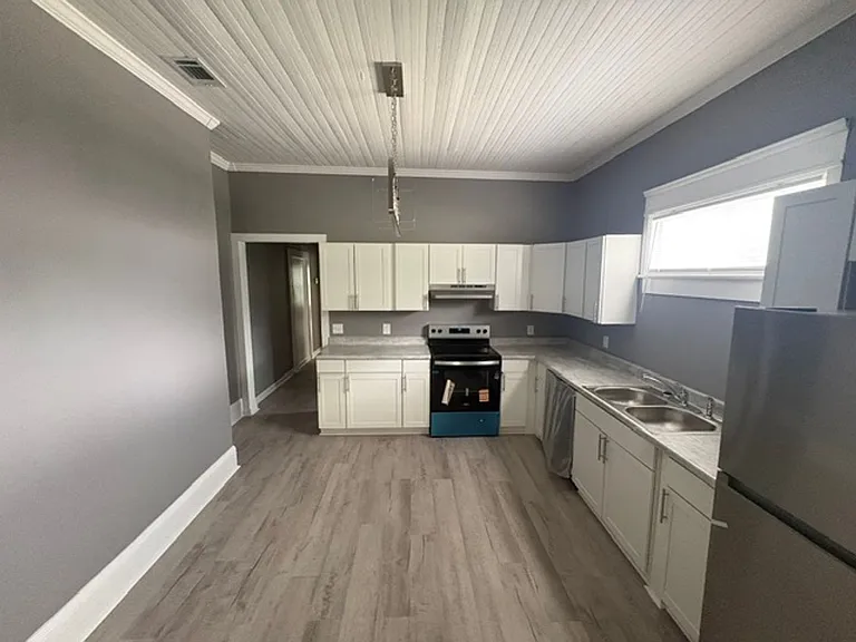 115B N College St — Photo 3