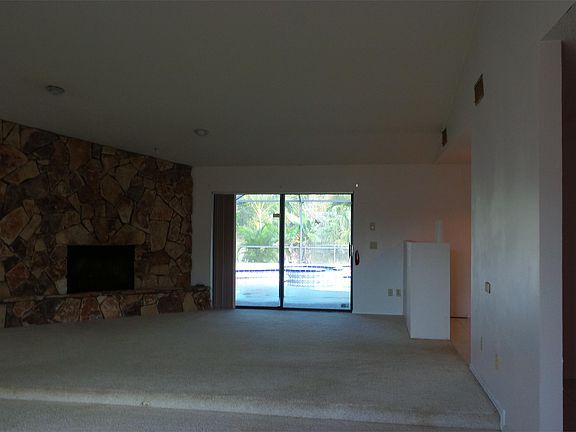 3rd image of 905 SE Bayfront Ave