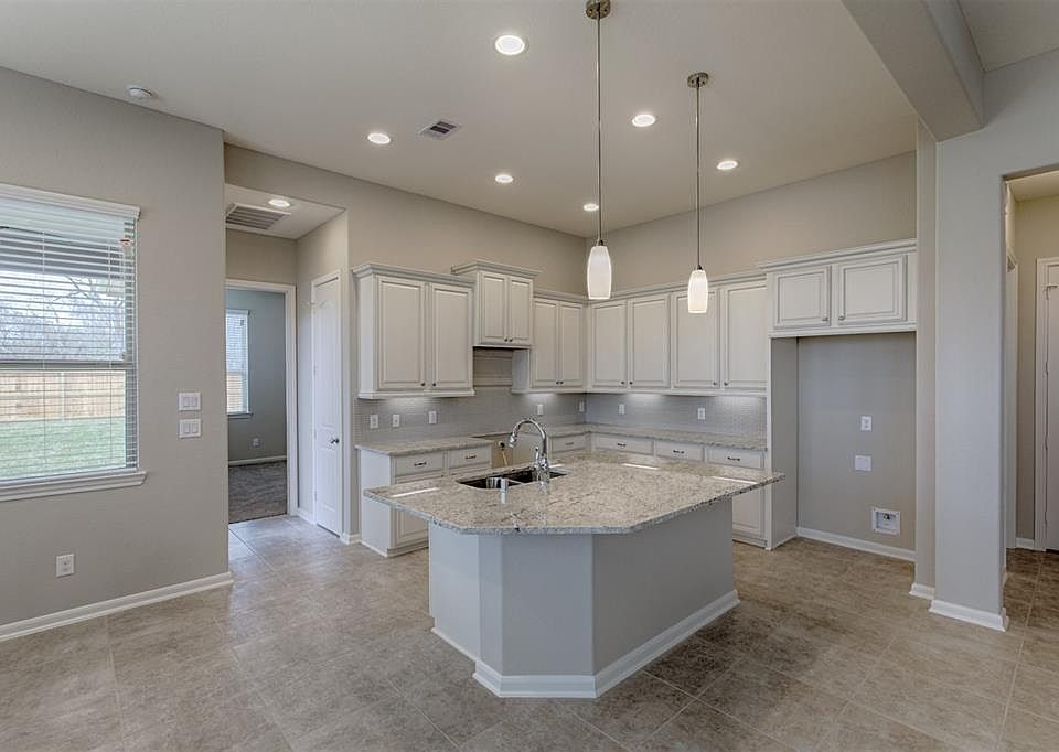 1st image of 8411 Hunter Cliff Dr