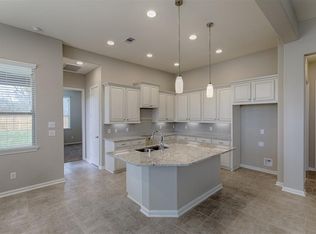 8411 Hunter Cliff Dr, Baytown, TX 77521