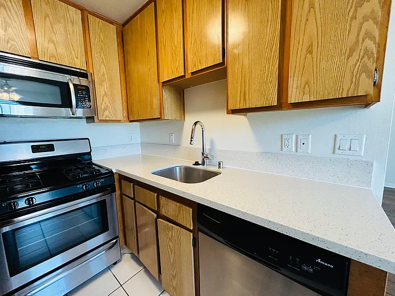 10520 National Blvd — Photo 16