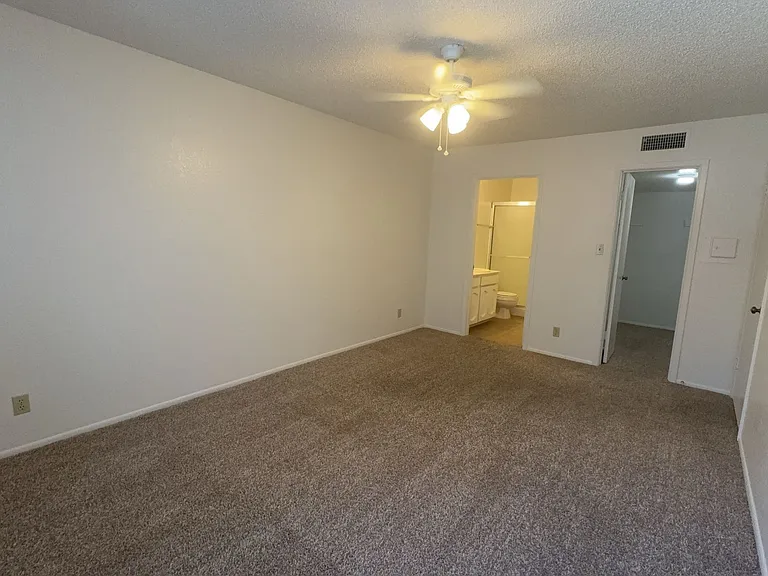 12803 N 113th Ave — Photo 9