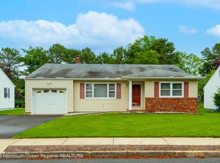 22 Millbrook Dr, Toms River, NJ 08757