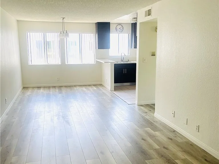 518 Oak St #7 — Photo 10