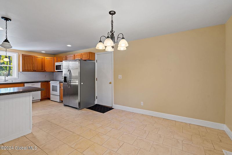 5th image of 60 Delmar Place