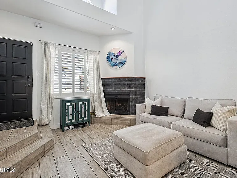 1025 E Highland Ave #6 — Photo 4