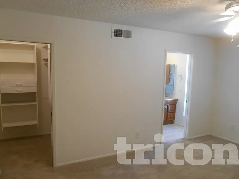 3226 N Ellis St — Photo 11