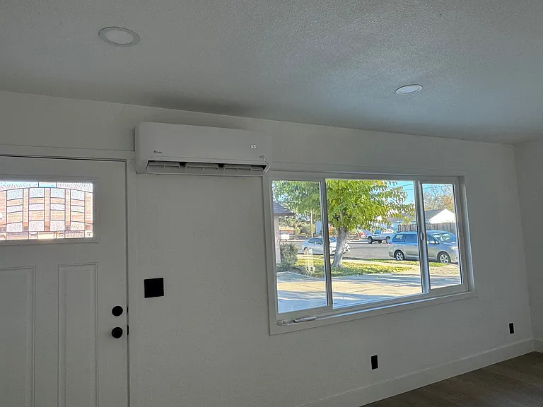 1466 Locust St — Photo 4