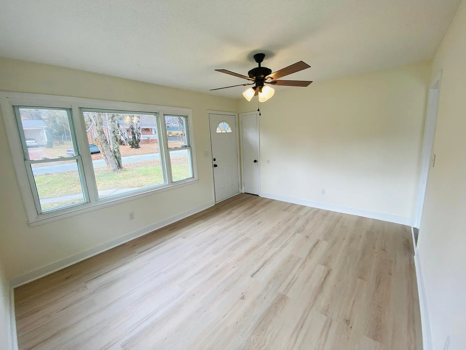 839 Bowerwood Dr — Photo 4