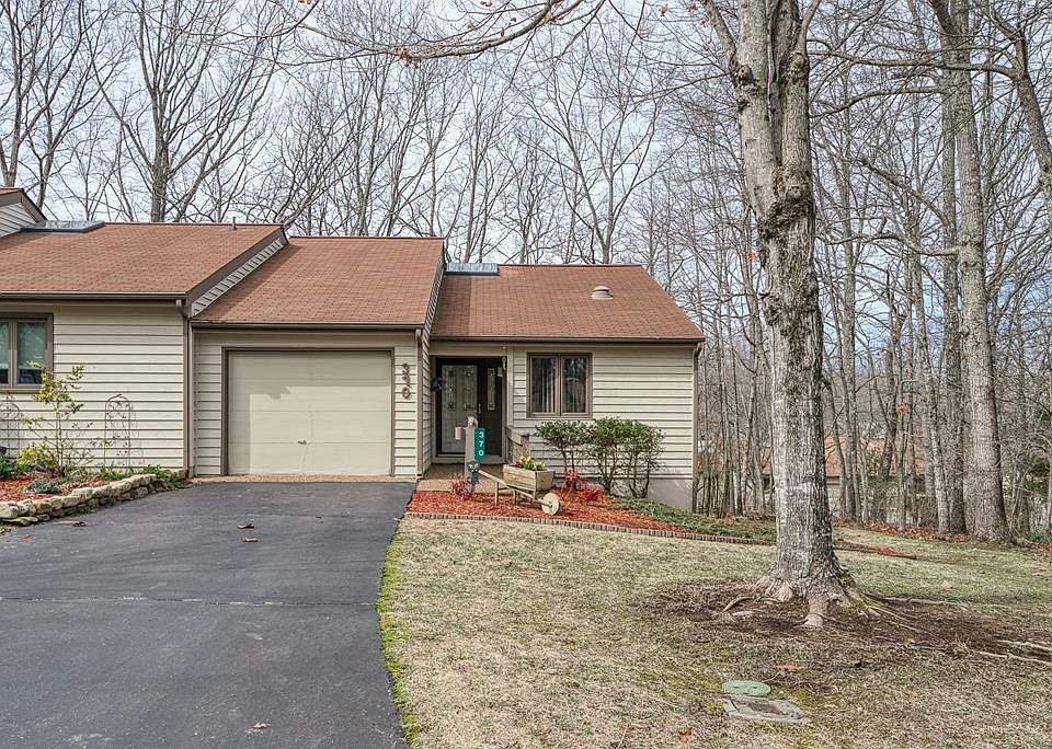 1st image of 370 Lake Catherine Ct