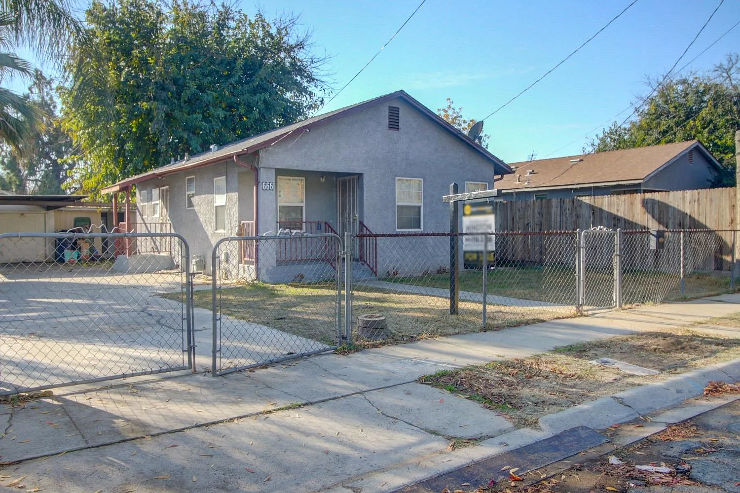 666 Florence St photo 1