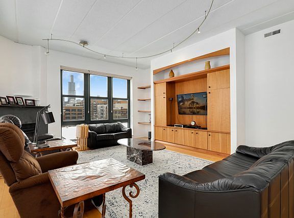 5th image of 1301 W Washington Blvd APT 407