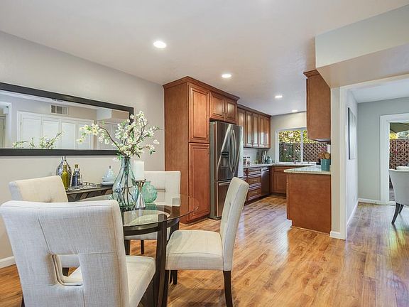 2nd image of 10116 Lamplighter Sq