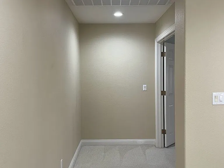 8757 Castle Hill Ave — Photo 28