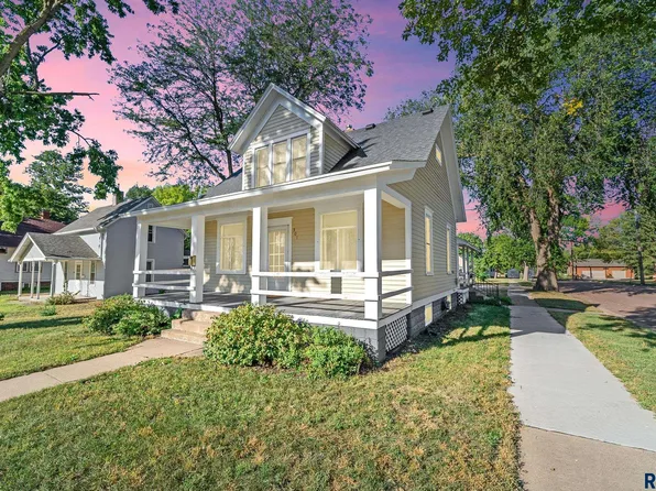 301 S Johnson St, Canton, SD 57013